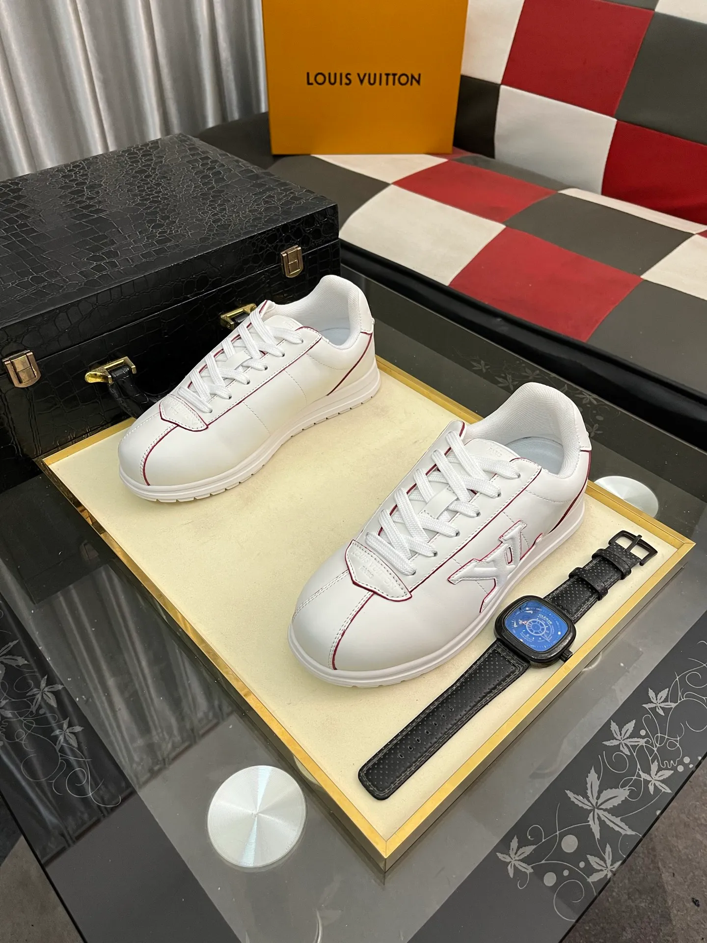 Men's shoes 💰700⌚️⌚️LV TARINE Louis Vuitton x Tyler joint model Donkey brand L family embossed couple style casual sneakers skate shoes original purchase and development This LV Trainer sneaker comes from the Louis Vuitton and Tyler collaboration series. The Monogram pattern and brand logo are transformed into nubuck calf leather embossing and side decoration respectively, witnessing the artist's creative interpretation of classic elements. The deep tones accentuate the complex upper, which requires hours of craftsmanship to complete. Exquisitely packaged at the delivery counter🛍📦 ▪️Fabrics: Original customized first-layer cowhide ▪️Inner lining: Original customized breathable mesh ▪️Outsole: Original open-molded two-color TPU combination outsole ▪️Sole thickness: 3CM ▪️Size: Women's 35-40 / Men's 38-46